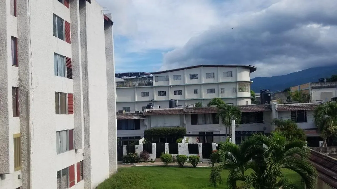 Oakwood Apt Room Kingston Apartman